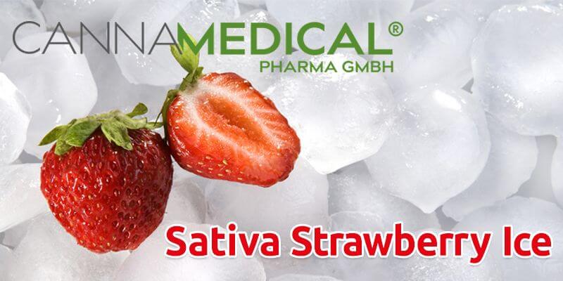 Auf dem Bild ist Firmenlogo von Cannamedical Pharma Gmbh (Produkt: Sativa Strawberry Ice) dargestellt. Man sieht die Erdbeere auf dem Hintergrund aus Eis.