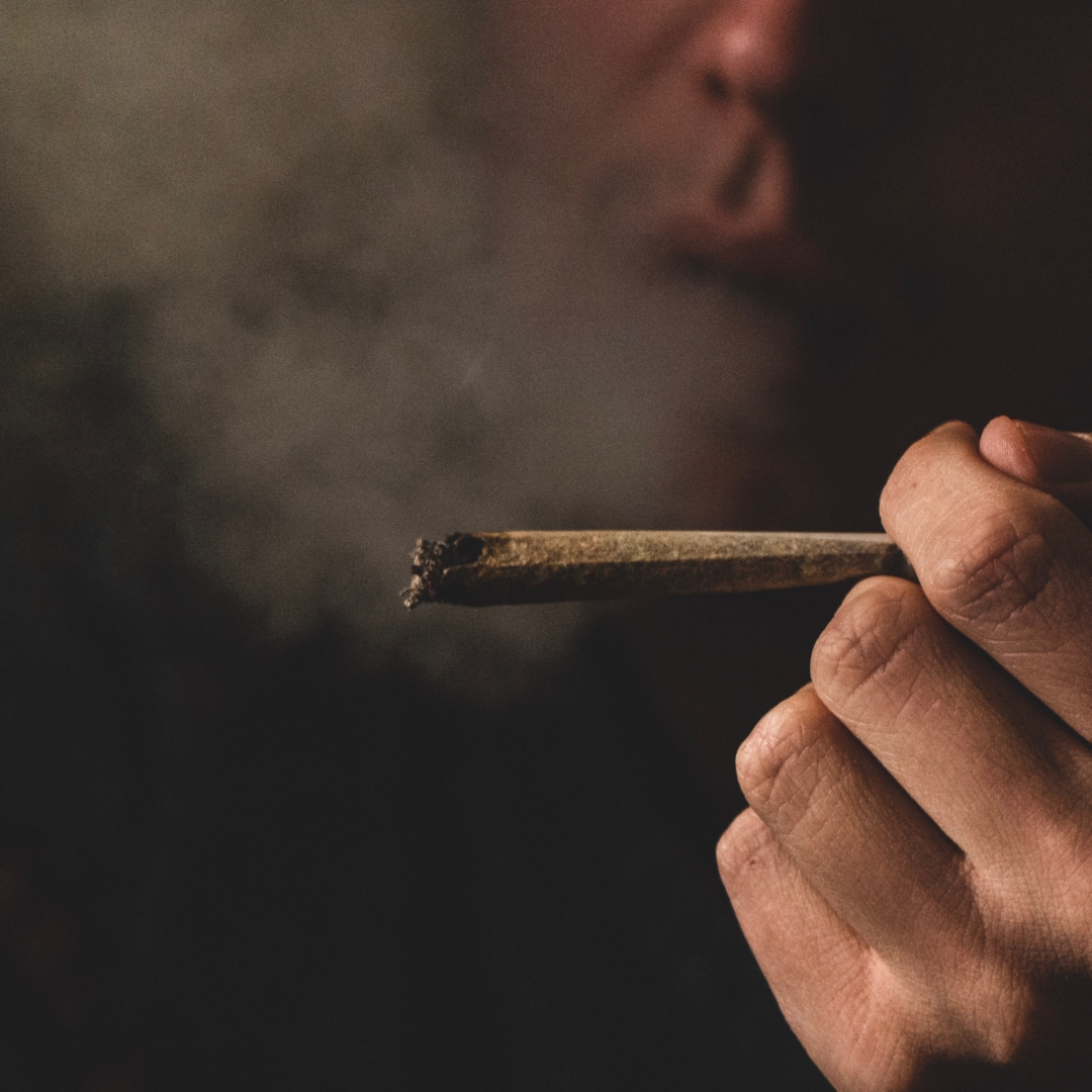 Cannabis medizinisch anwenden: Deshalb sind Rauchen und Backen ungeeignet